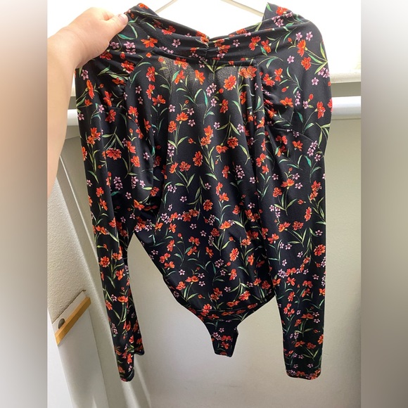 Dress to impress without having to worry about ticking it back in. - Picture 2 of 3